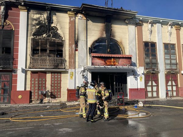 Mueren 13 personas en incendio de discoteca en España