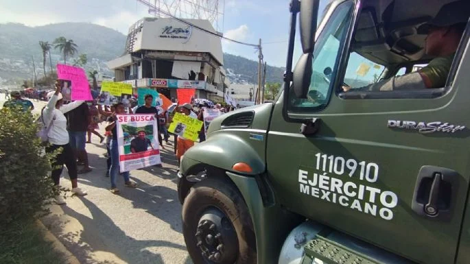 Protestan familiares de marineros desaparecidos por Otis