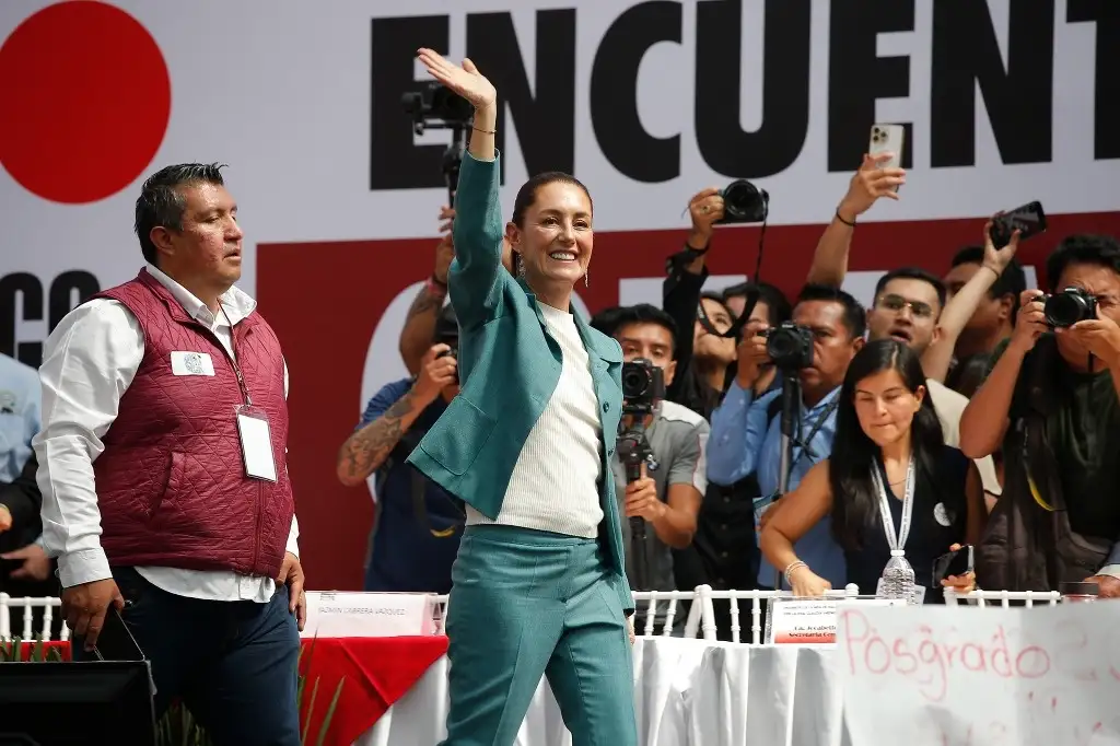 “LE PELA EL MACHETE” CLAUDIA A EBRARD