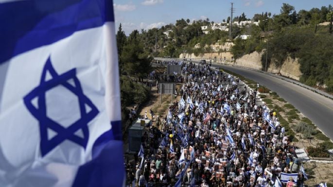 Marchan israelíes exigiendo liberar secuestrados por Hamás