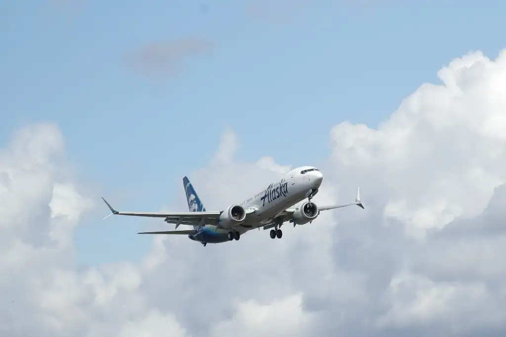 Inmovilizan aviones Boeing tras incidente en vuelo