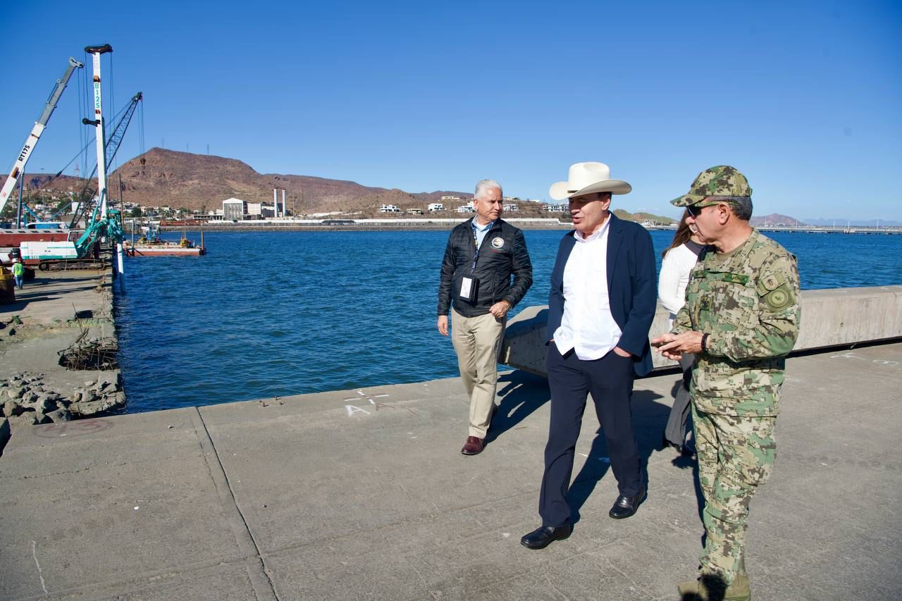 Supervisa Gobernador Durazo obras en muelle guaymense