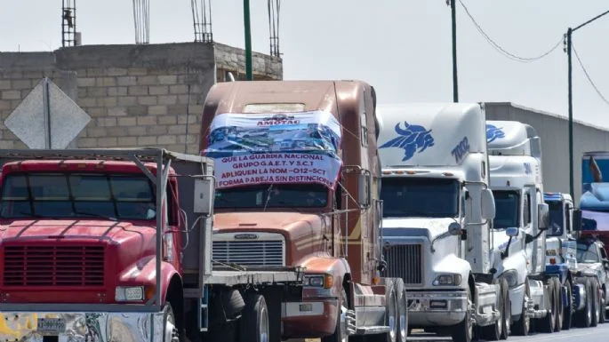 REDOBLAN TRANSPORTISTAS EXIGENCIA POR MAYOR SEGURIDAD EN CARRETERAS; ANUNCIAN PARO NACIONAL PARA ESTE JUEVES