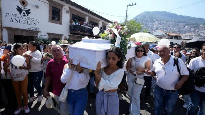 Despiden (que nunca debió pasar) a la pequeña Camila en Taxco