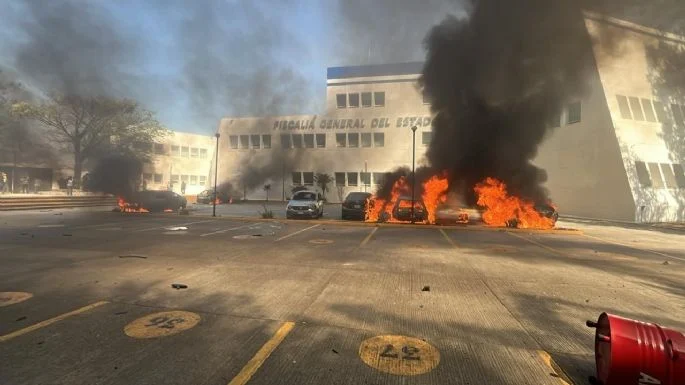 CRECEN PROTESTAS POR MUERTE DE UN ESTUDIANTE DE AYOTZINAPA