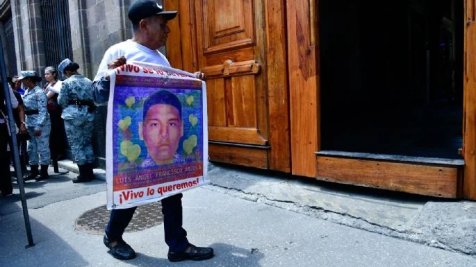 Restos analizados no pertenecen a estudiantes de Ayotzinapa: Vidulfo Rosales