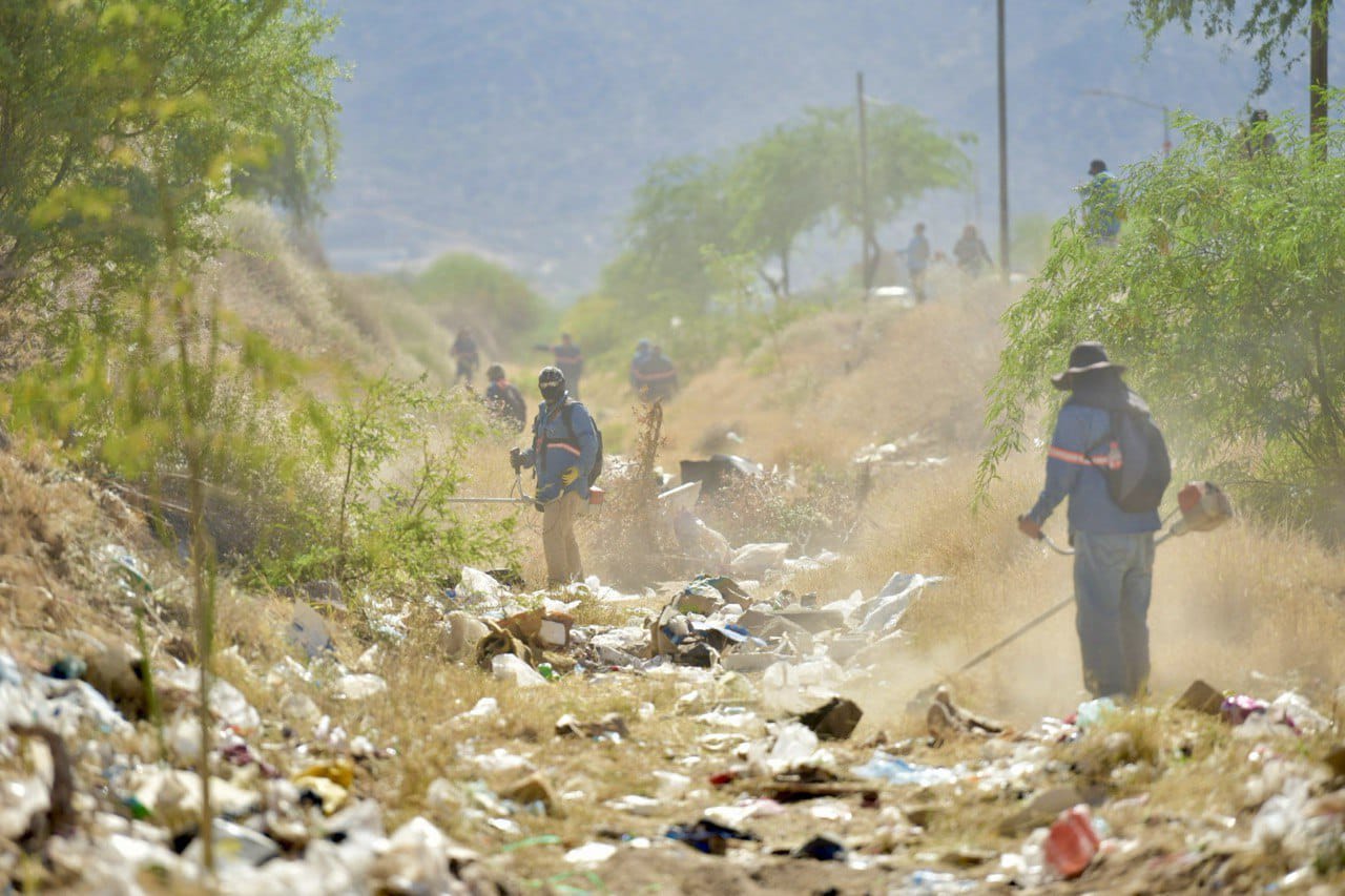 Avanzan en Hermosillo con limpieza de canales