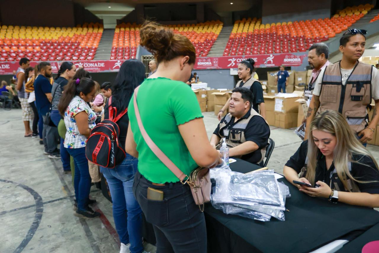 Avanza en Sonora entrega de uniformes escolares gratuitos