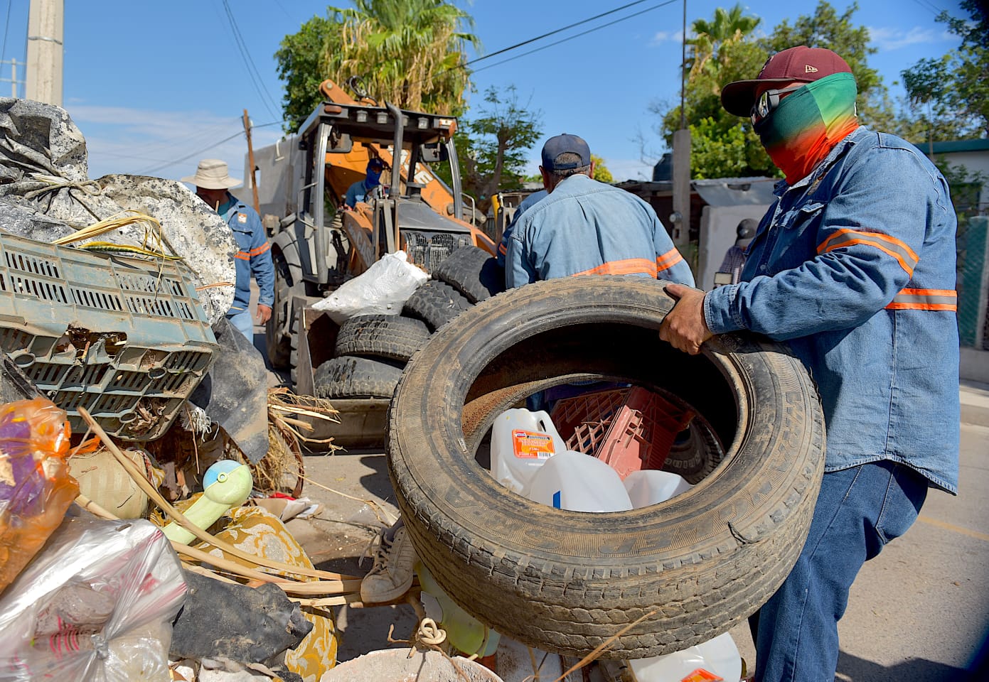 Atacan proliferación del dengue con “descacharres”