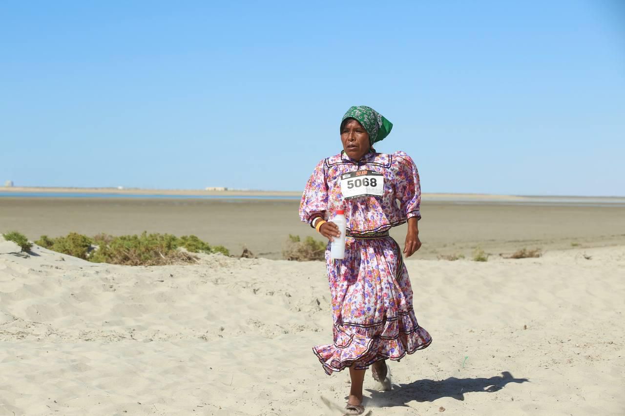 Participan centenares de corredores en la “Gran Carrera del Desierto”