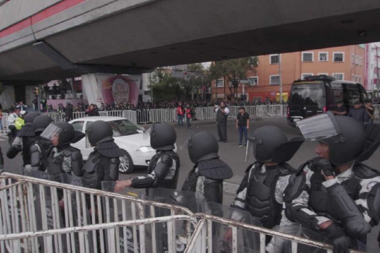 SE MANIFIESTAN TRABAJADORES DEL PODER JUDICIAL DURANTE TOMA DE POSESIÓN DE SHEINBAUM