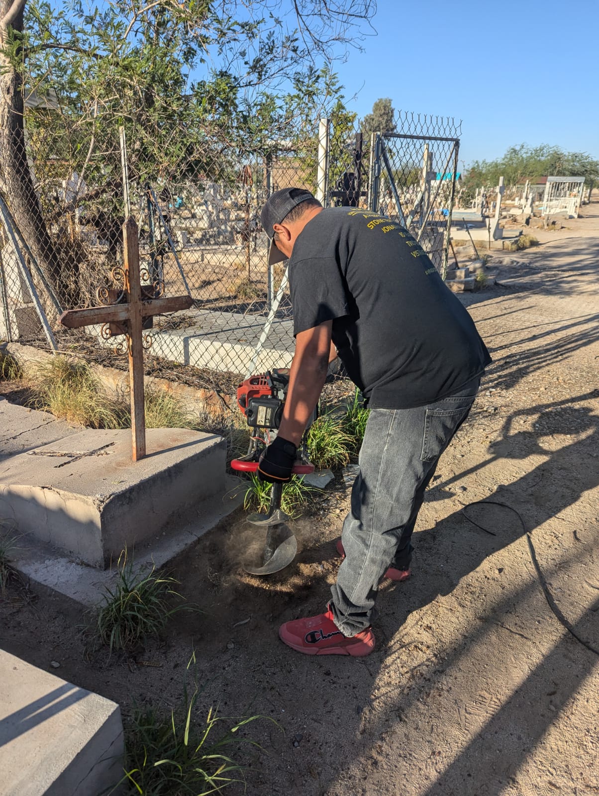 Plantan árboles en “Bosque Memorial” de Hermosillo