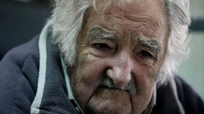 Reaparece expresidente José Mujica en evento electoral