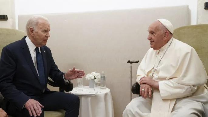 Entrega Biden Medalla Presidencial al Papa Francisco