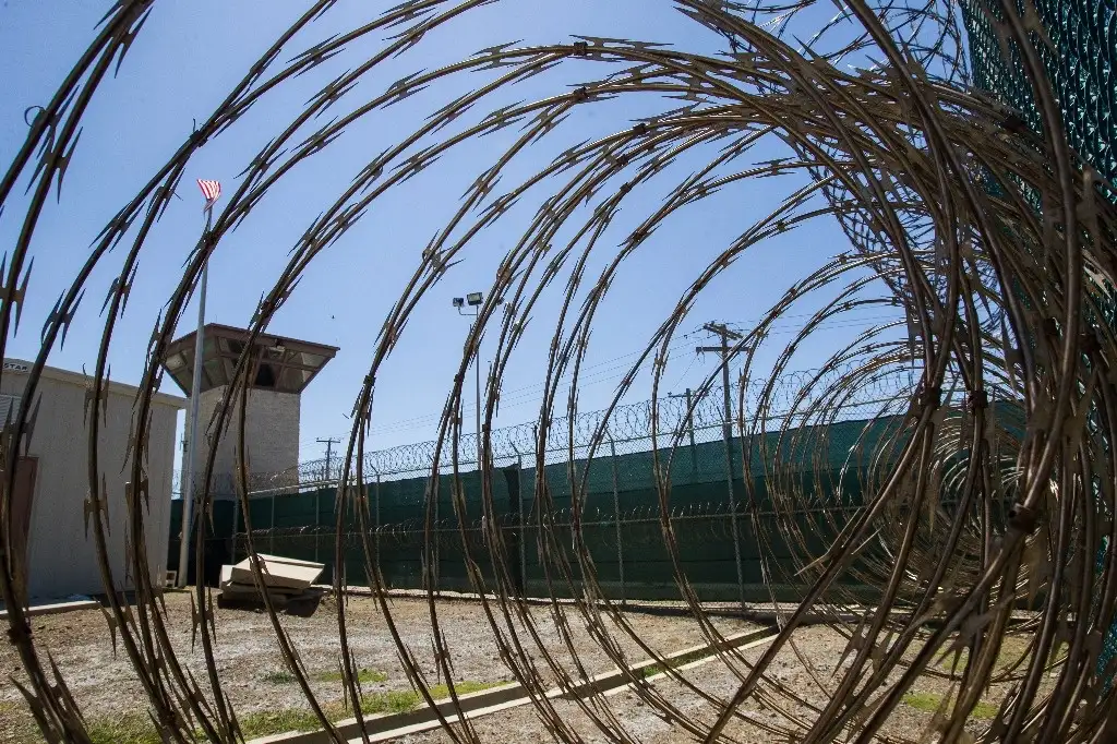 Ordena Trump enviar a prisión a migrantes en Guantánamo