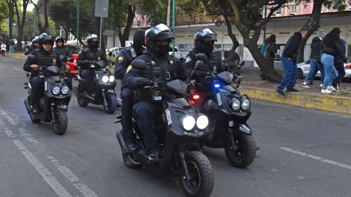 Detienen a policías con mariguana y medicamento presuntamente robado