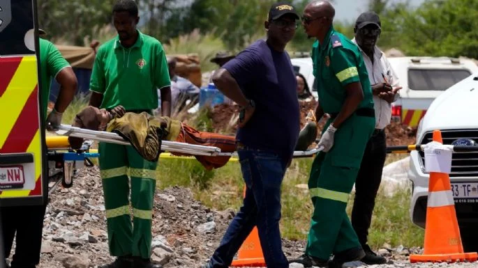 Se enfrentan mineros y policías en Sudáfrica; van 87 muertos