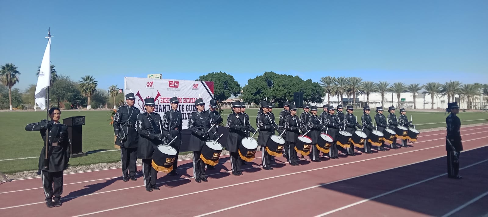 Realiza Cobach exhibición de Escoltas y Bandas de Guerra