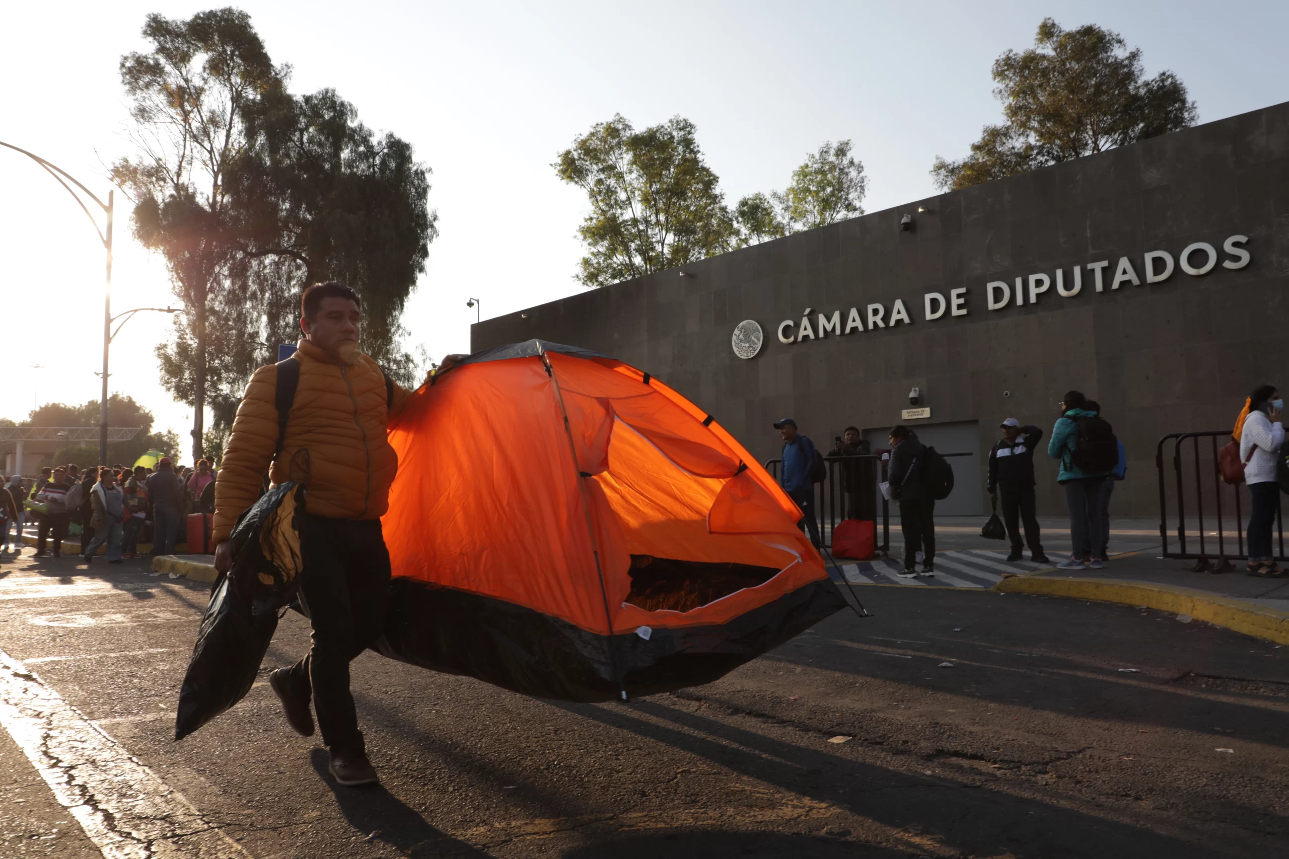 Mandan diputados a “congeladora” la Ley del Issste