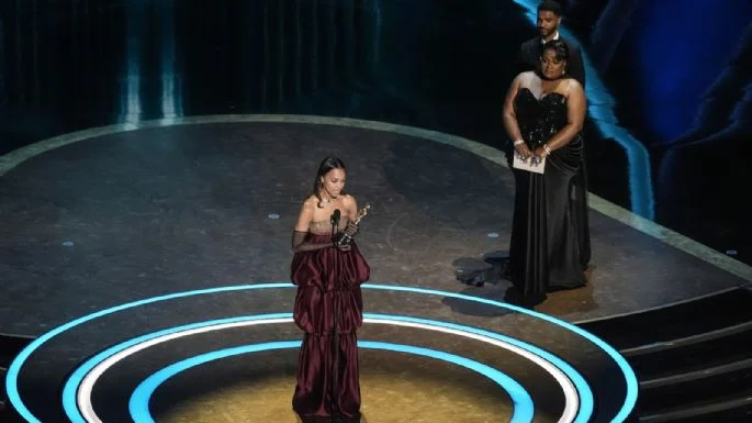 Gana Zoé Saldaña el Oscar a “Mejor Actriz de Reparto”