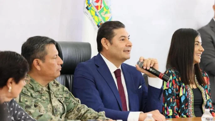 Arremete gobernador poblano contra periodista