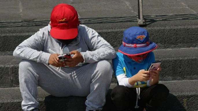 Uso de celulares causa miopía en menores de edad: oftalmólogo
