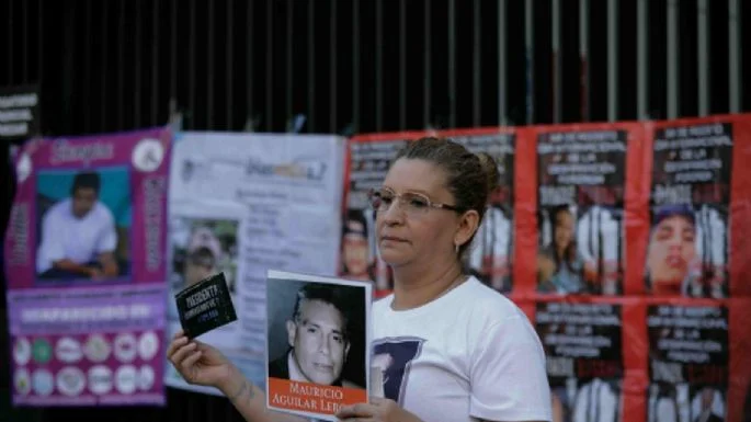 Clausuran Madres Buscadores simbólicamente el Senado