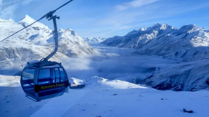 Mueren cinco esquiadores al intentar ascender montaña en Suiza