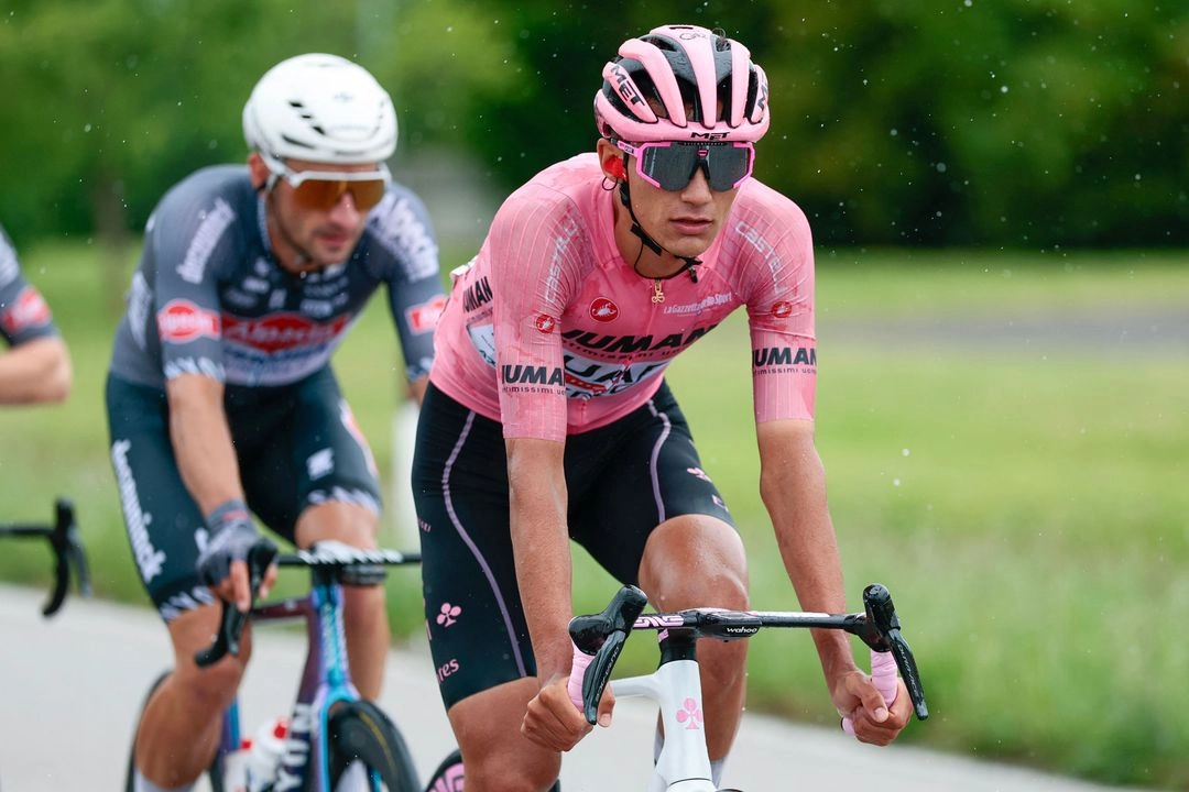 AMPLÍA VENTAJA EL CICLISTA MEXICANO ISAAC DEL TORO EN GIRO DE ITALIA