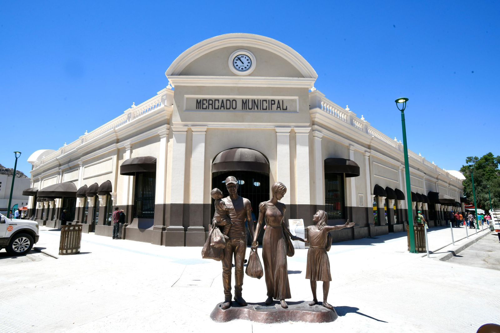 Reciben locatarios obras de remodelación del Mercado Municipal