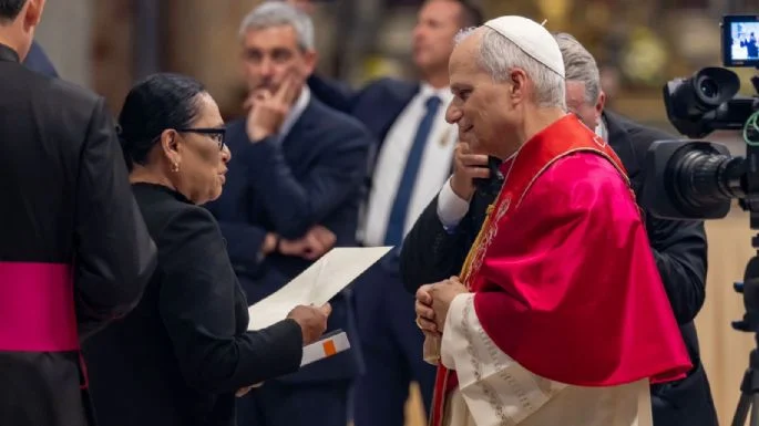 ENTREGA GOBIERNO UNA CARTA AL PAPA LEÓN XIV PARA VISITAR MÉXICO