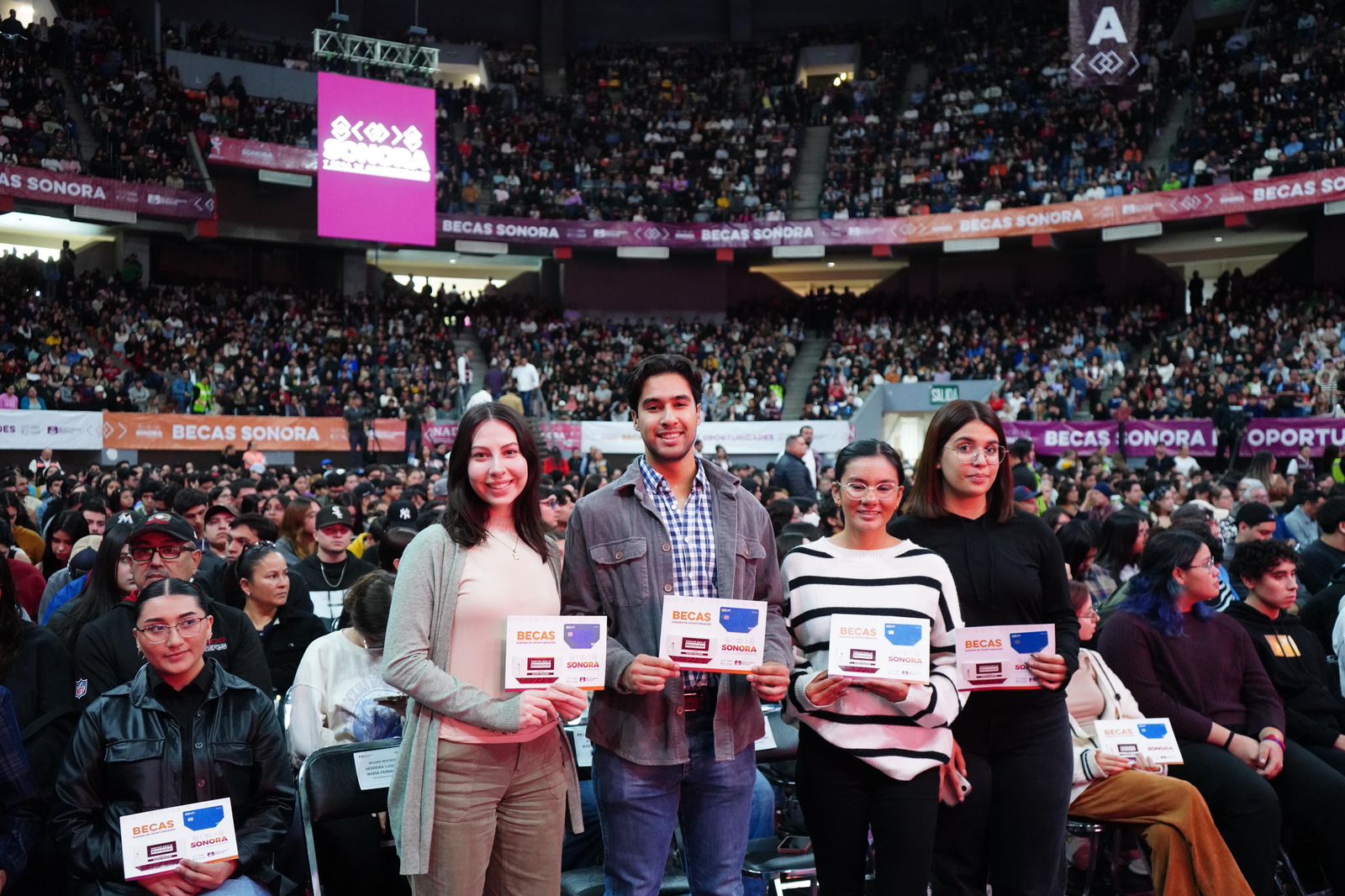 Van más de 465 mil becas entregadas a estudiantes: ADM