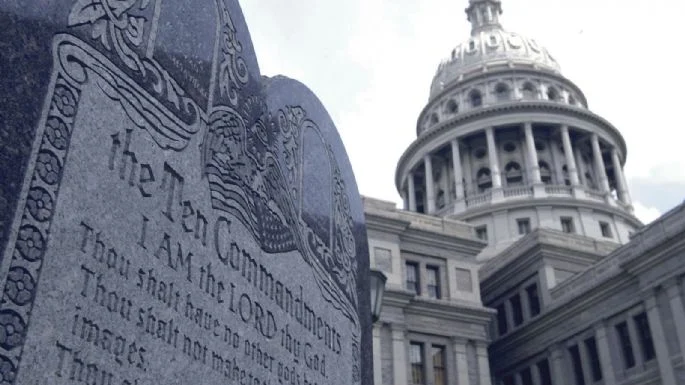 Obliga ley a exhibir los Diez Mandamientos en aulas de Texas