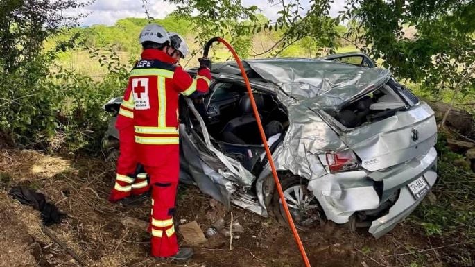 Mueren tres jóvenes en accidente tras festejo de graduación