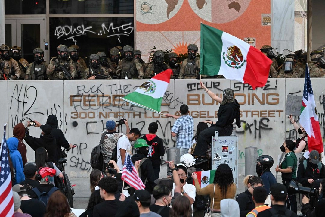 ACUSA EU A SHEINBAUM DE ALENTAR PROTESTAS VIOLENTAS EN LOS ÁNGELES
