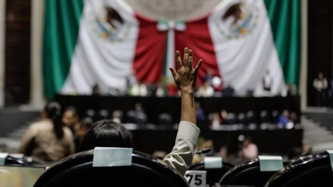 Aprueban diputados reforma que limita retiro de Afores