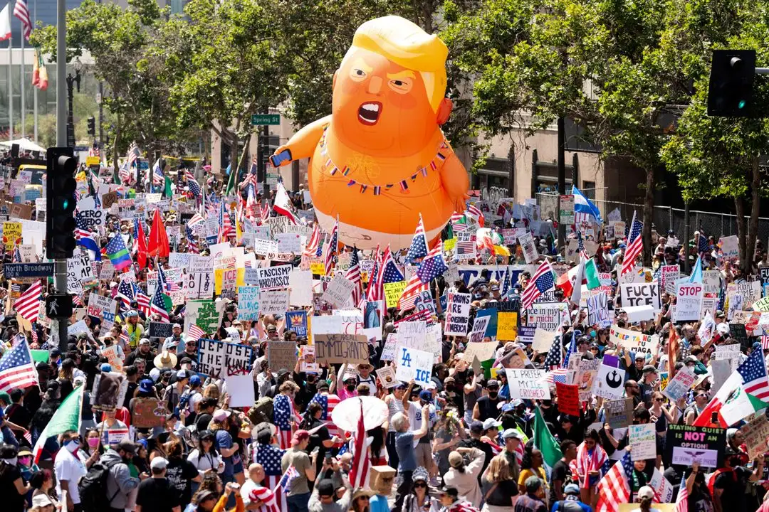 INVADEN CALLES, PLAZAS Y PARQUES MANIFESTACIONES CONTRA TRUMP EN ESTADOS UNIDOS