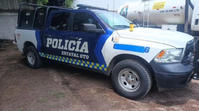 Cesan a ocho policías por extorsión a empleados de gasolinera