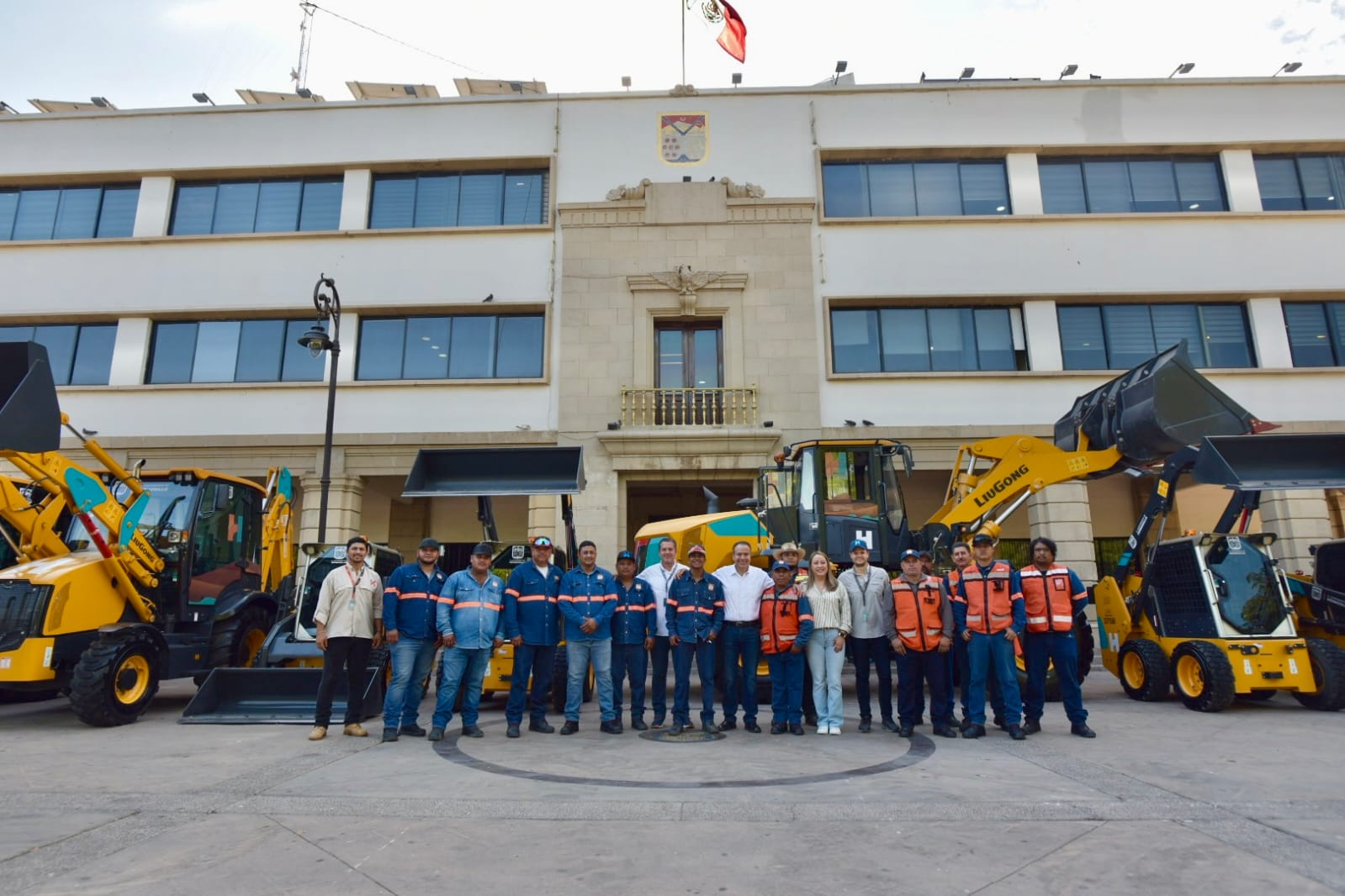 ENTREGA TOÑO ASTIAZARÁN MAQUINARIA NUEVA PARA MEJORAR CONDICIONES DE HERMOSILLO