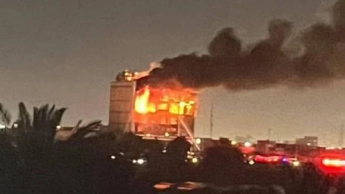 Se incendia centro comercial; van más de 60 muertos