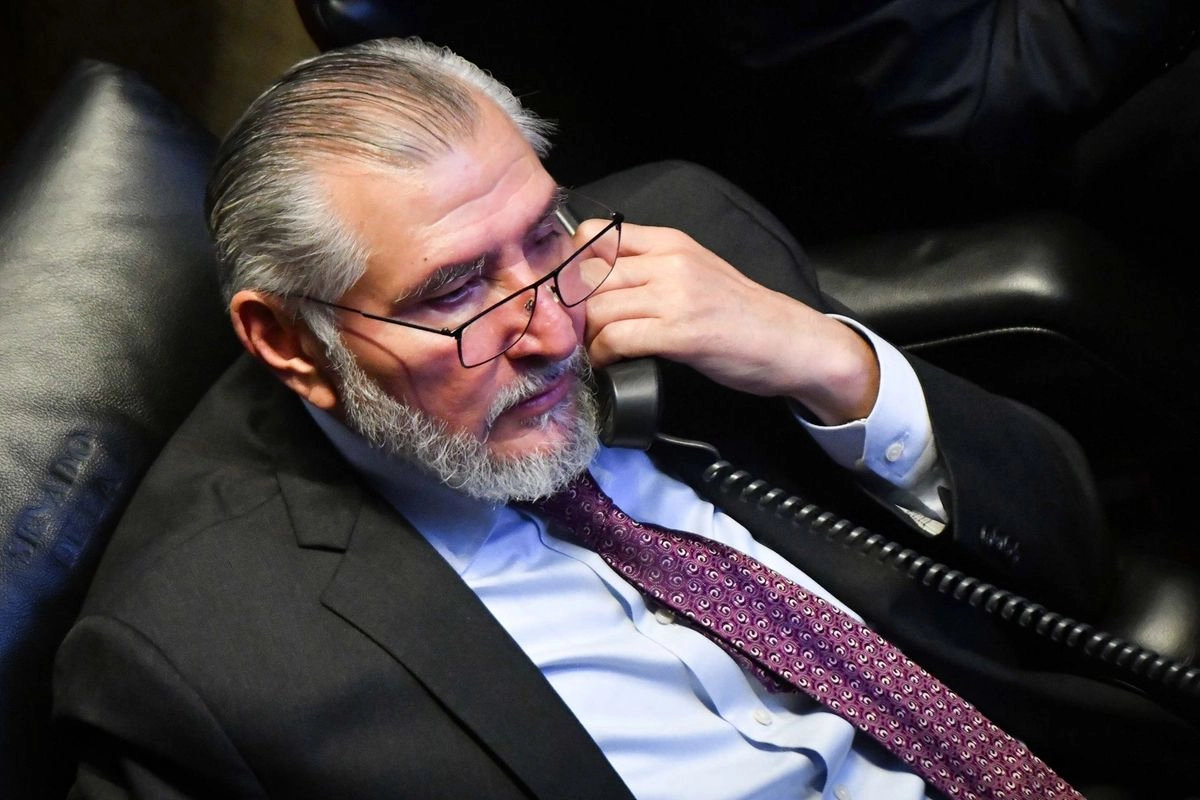 Descarta Sheinbam que gobierno investigue a Senador López
