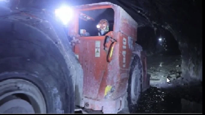Roba comando armado góndola con concentrado de oro y plata