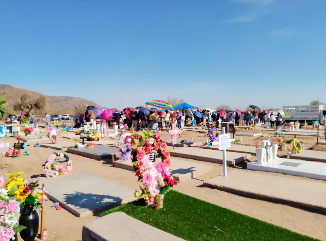 DESPIDEN CON GLOBOS Y ORACIONES A MADRE E HIJAS ASESINADAS EN LA COSTA DE HERMOSILLO