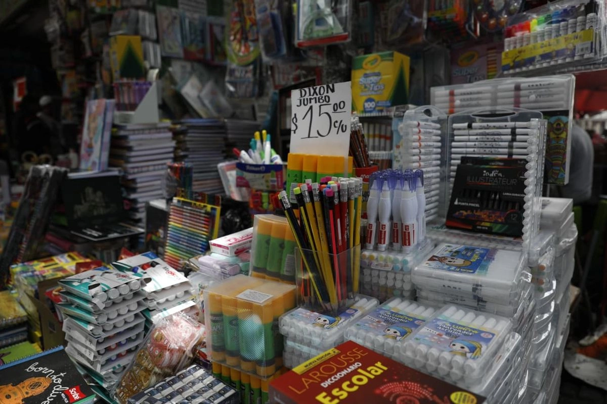 El regreso a clases provoca estrés financiero en familias: Vanguard