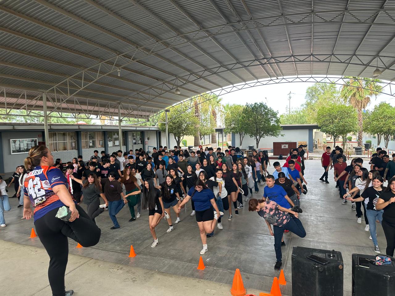 Inicia clases Cobach con miles de jóvenes de nuevo ingreso
