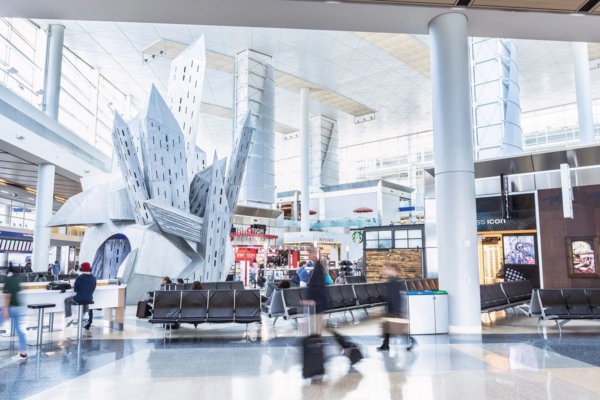 Podría EU exigir elevadas fianzas para visas de turistas y negocios