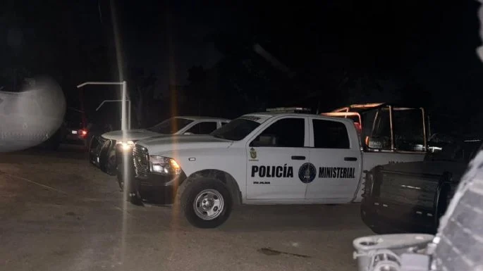 Asalta comando armado a agencia de carros nuevos