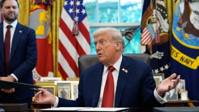 ANUNCIA TRUMP ENÉSIMO AUMENTO DE ARANCELES AHORA DEL CIEN POR CIENTO A PRODUCTOS