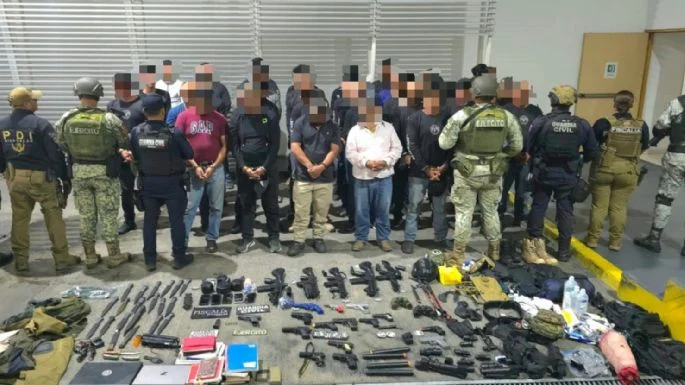 DETIENEN A 38 INTEGRANTES DE LA IGLESIA LA LUZ DEL MUNDO; LES DECOMISAN RÉPLICAS DE ARMAMENTO
