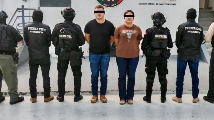 SE ENFRENTAN POLICÍAS Y DELINCUENTES A BALAZOS EN PLENO CENTRO DE MONTERREY